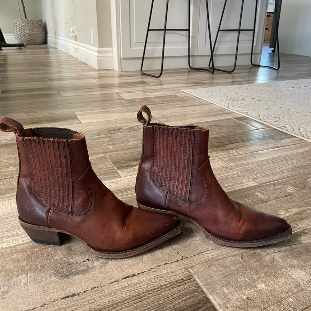 Frye sacha chelsea boots